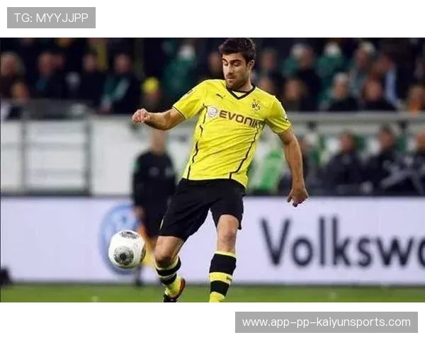 多特蒙德拟加强对外租借的回购策略：打造青训新纪元