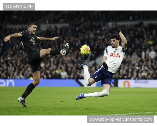 曼联大胜热刺，卡里克的战术取得胜利